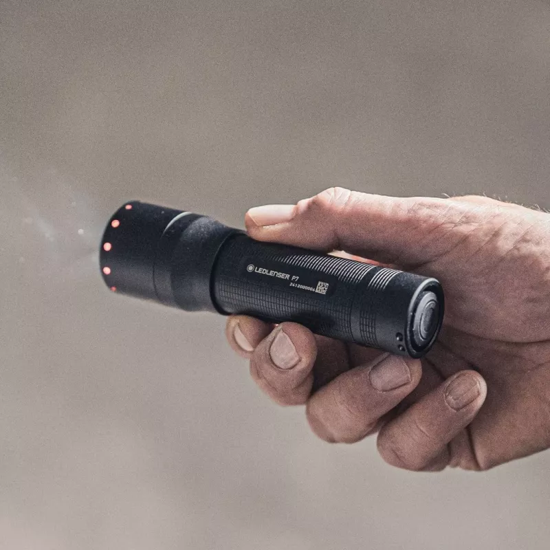 Ledlenser P7 lanterna de mão preta LED