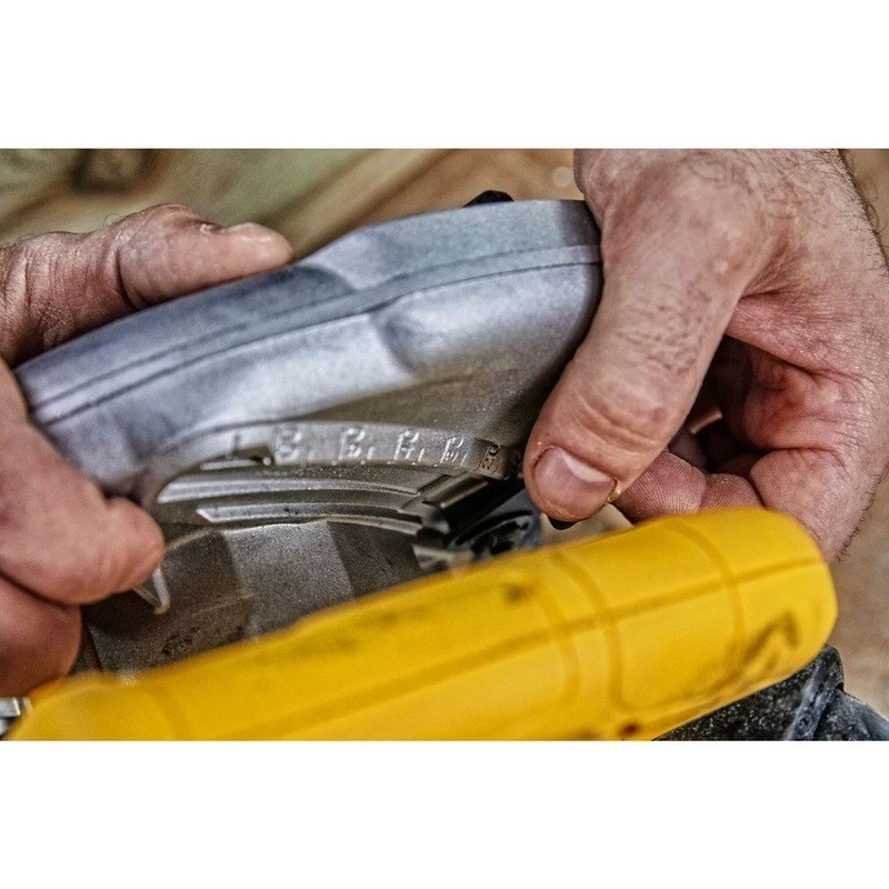 Serra circular manual DeWALT DWE560, 1350 W, lâmina de 184 mm, 5500 rpm, amarela/preta