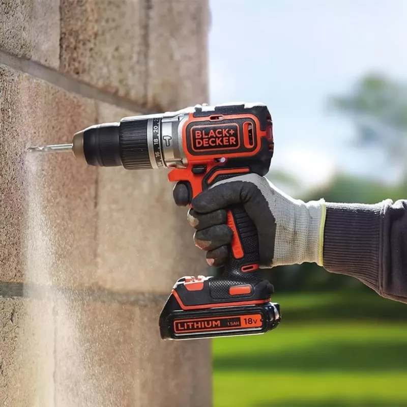 Berbequim com punho de pistola Black & Decker BCD383D2XK-QW 18 V, 2 Ah x2, mandril 13 mm, laranja