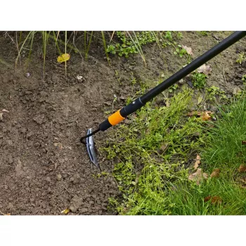 Enxada Push Fiskars 1000677 — enxada de jardim para preparação do solo com punho ergonómico