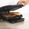 Grelhador elétrico Petra PT4366MBLKVDE preto com revestimento antiaderente e temperatura ajustável