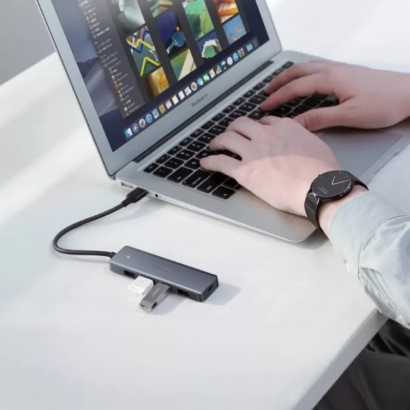 Ugreen Hub 4-em-1 Adaptador USB-C para 4× USB 3.0 + USB-C Cinzento