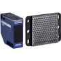 Sensor fotoelétrico APC XUK1ARCNL2H61 — caixa de plástico azul, alcance 0–7 m, entrada 24–240 V AC, saída 250 V, 50×50×18 mm