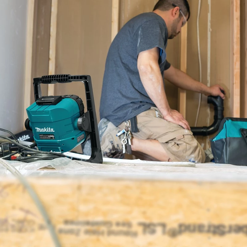 MAKITA LÂMPADA 18V/14,4V DEADML805 LED 1150lx/750lm +AC POWER