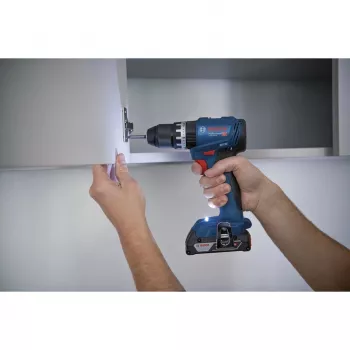 Berbequim aparafusador com bateria Bosch GSB 18 V — 18 V, 4 Ah Li‑Ion, 45 N·m, 500/1900 rpm, 35 mm madeira, 10 mm aço, 2 baterias, carregador, mala