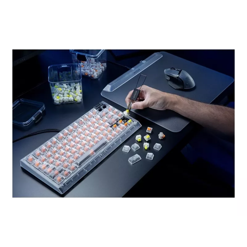 Teclado mecânico gaming hot-swappable Razer | BlackWidow V4 75% | Teclado gaming | Com fios | US | Phantom White Edition | USB Type-C | Razer Mechani