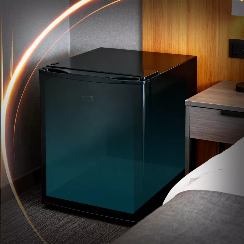 Adler frigorífico | AD 8096 | Classe de eficiência energética E | Independente | Despensa | Altura 49,5 cm | Capacidade líquida do frigorífico 45 L | 39 dB | Preto