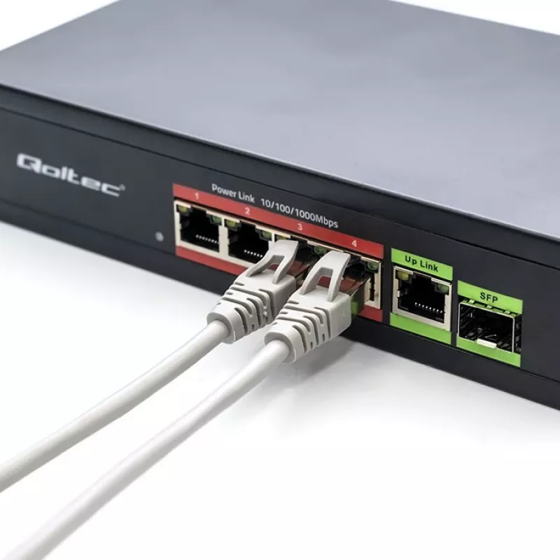 Switch Ethernet PoE QOLTEC 52296 — 4 portas RJ45 PoE, 1 uplink RJ45