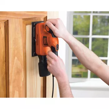 Lixadora excêntrica Black & Decker KA320EKA-QS, 240 W, prato de lixar 91 x 189 mm, órbita 2 mm