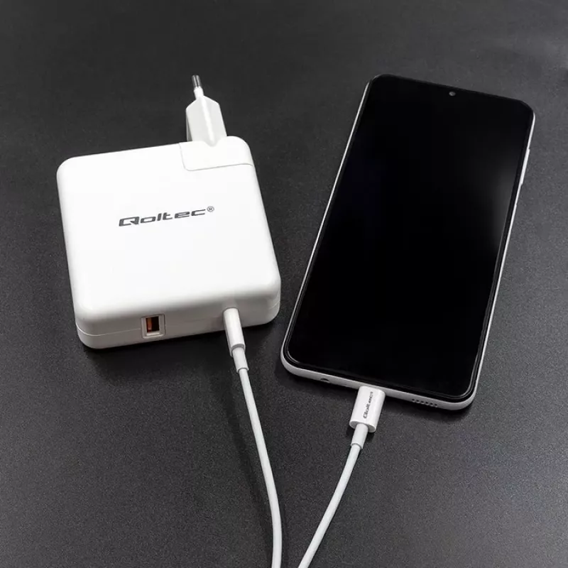 Carregador GaN Qoltec FAST 108W | 5-20V | 3-4.7A | USB C | branco