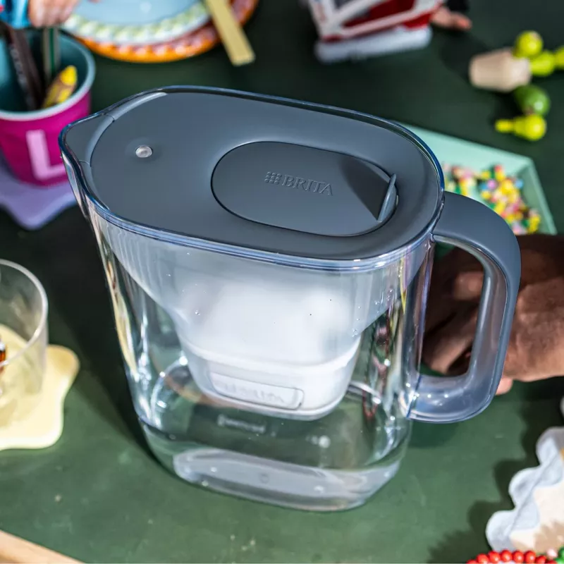 BRITA Style Essential jarro filtrante de água 2,4 l com 1 cartucho MAXTRA Pro, grafite