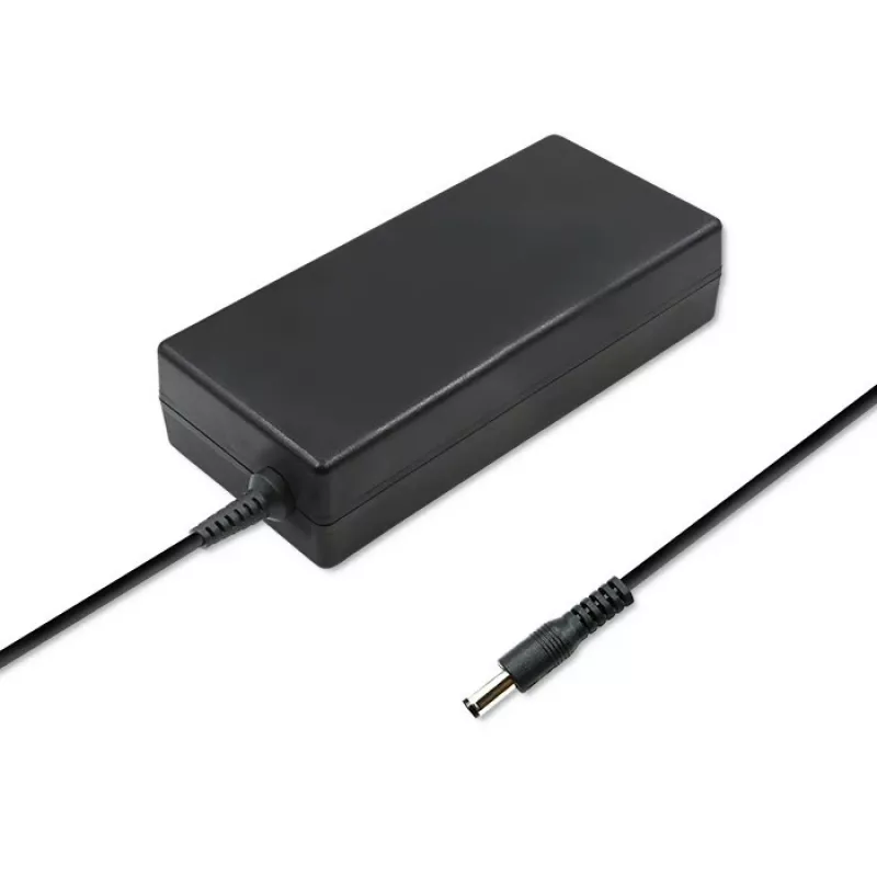 Qoltec 50797 fonte de alimentação de secretária 60 W, 12 V, 5 A, 5,5x2,1 mm, com cabo de alimentação