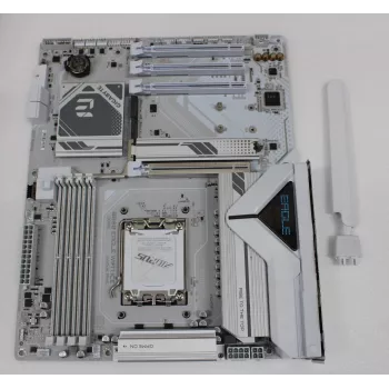 Placa-mãe GIGABYTE B850 EAGLE WF7 ICESO — recondicionada, espelho de I/O e antena incluídos