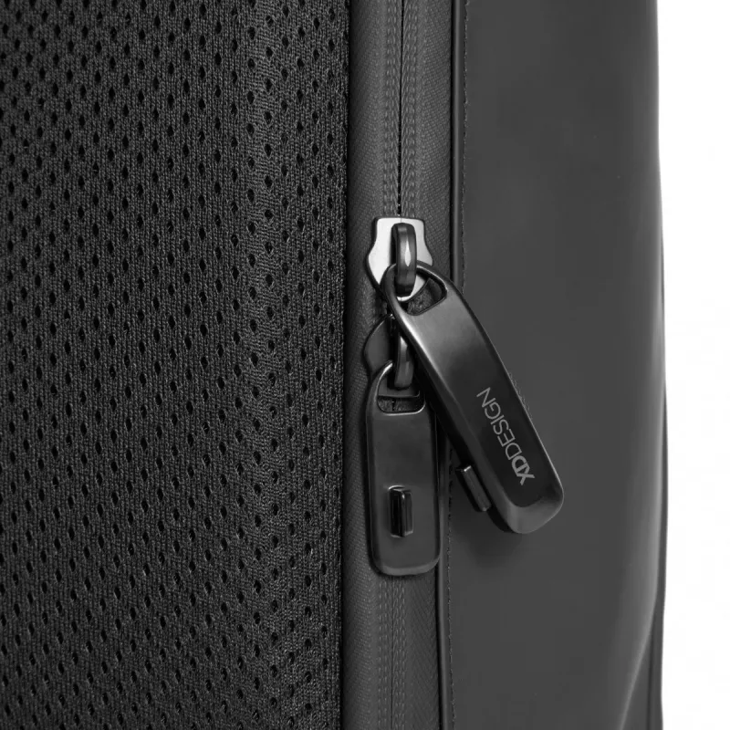 Mochila XDDESIGN URBAN FLAP-TOP P706.2601 — repelente à água, leve, preta