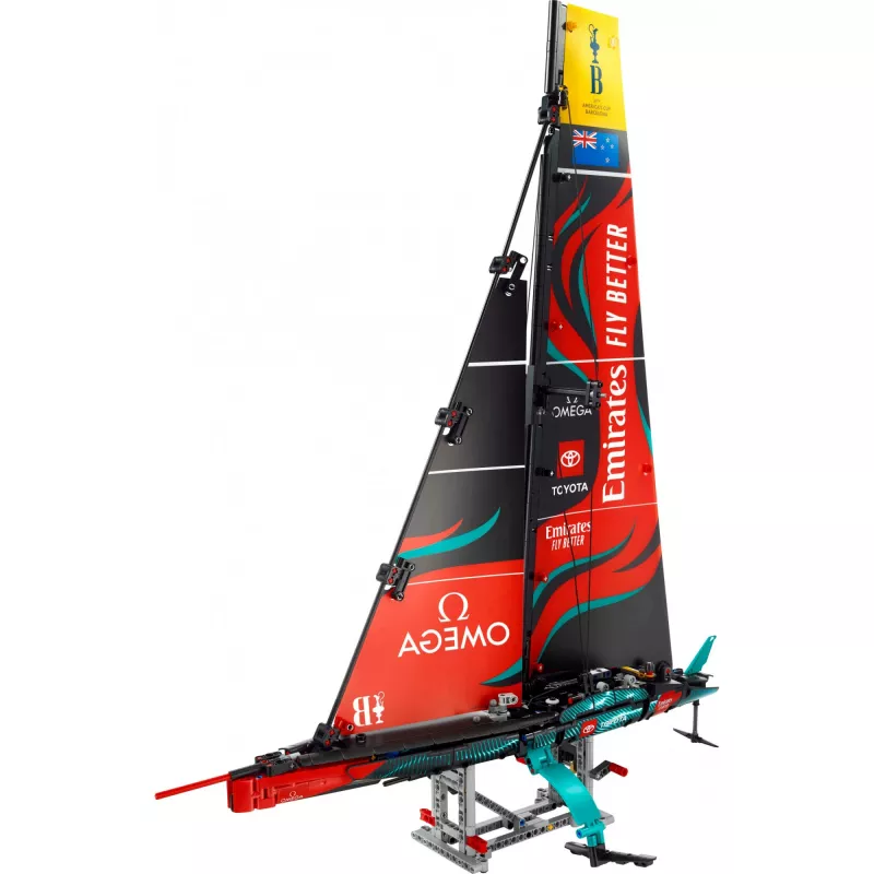 LEGO TECHNIC 42174 Emirates Team New Zealand AC75 Iate