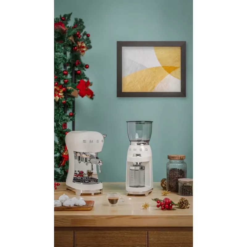 Máquina de café SMEG creme