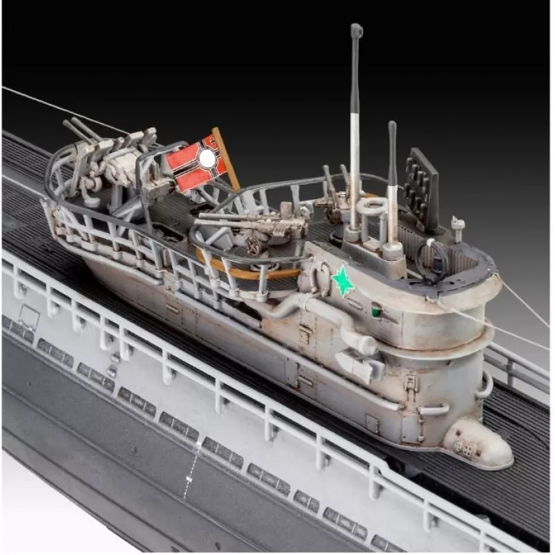 Modelo em plástico German Submarine T.IX C/40 1/144