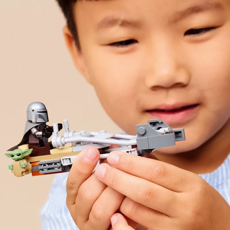 LEGO STAR WARS 75436 O Mandaloriano e a speeder bike do Grogu