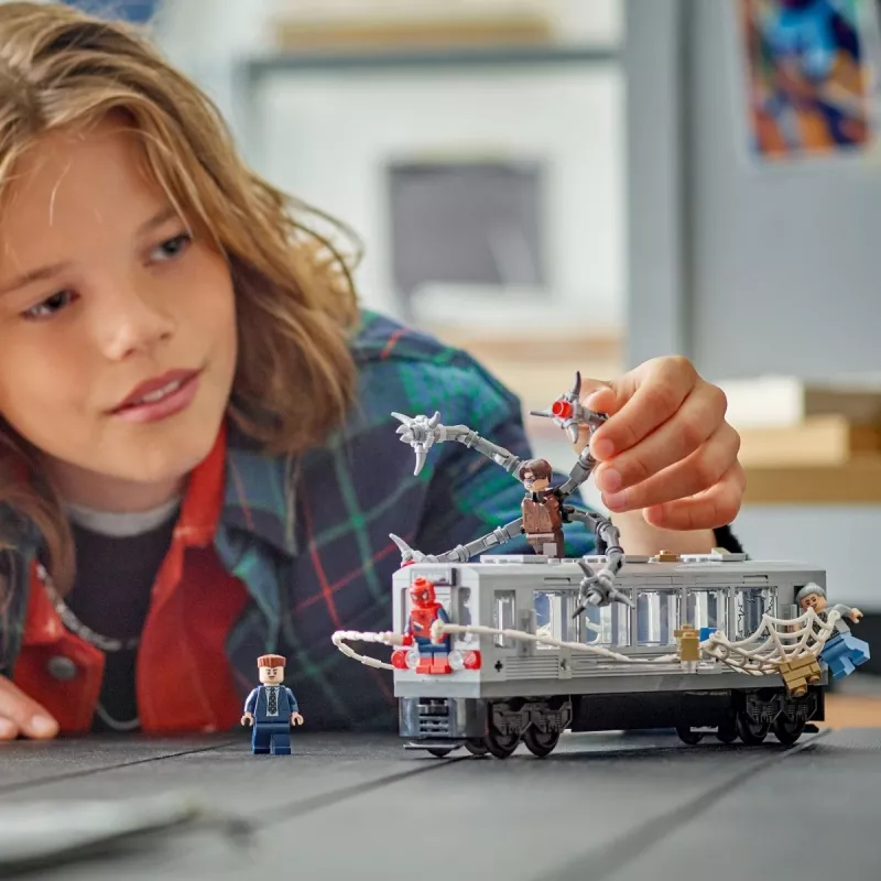 LEGO Marvel Super Heroes 76321 Spider-Man Doc Ock Subway Showdown brinquedo de construção, 393 peças, 4 minifiguras, idade 9+