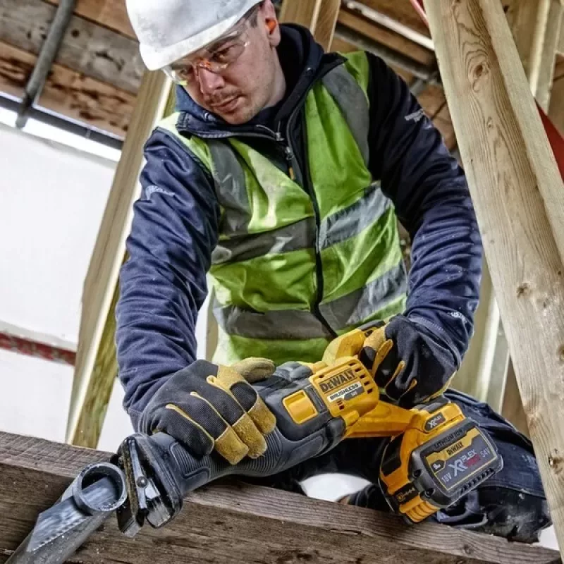 Serra sabre DeWALT DCS389X2-QW 3000 cpm preto, amarelo