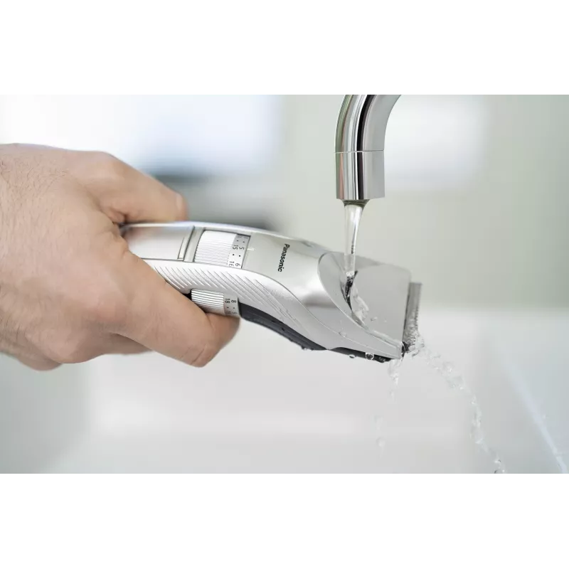 Máquina de cortar cabelo Panasonic ER-GC71 prateada