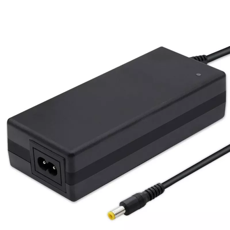 Carregador Qoltec 50761 para baterias de e-bike 36V | 42V | 2A | 5,5*2,5