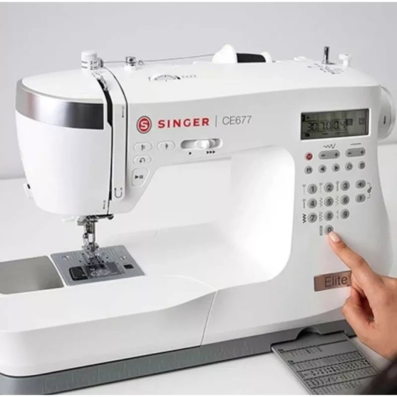 Máquina de costura SINGER CE677