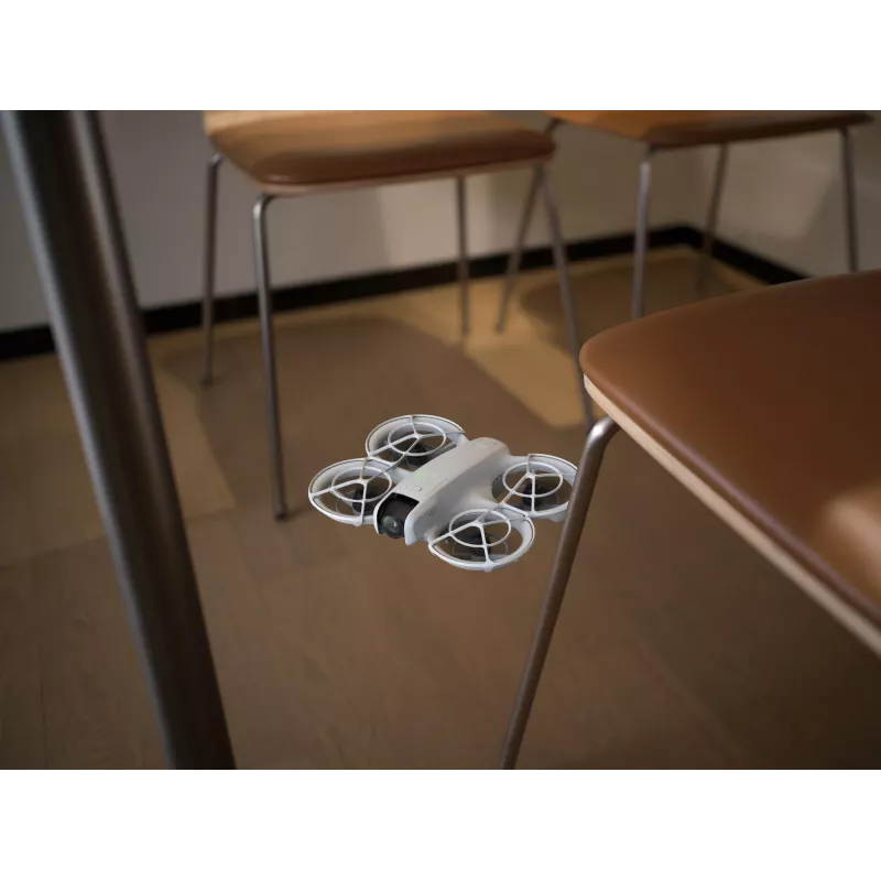 DJI Neo Fly More Combo (DJI-RC-N3) drone leve de 135g com câmara 4K Ultra HD, até 18 minutos de tempo de voo com 1 carga, 3x baterias, telecomando