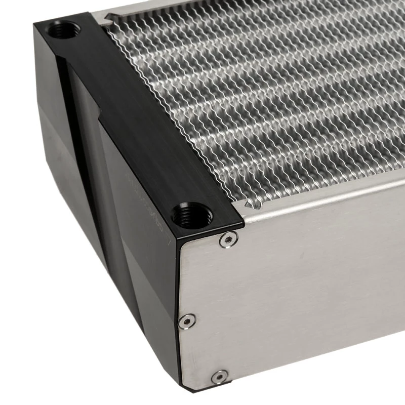 Bloco radiador Aqua-Computer 33706 — alumínio/cobre/aço inoxidável, 320×140×73 mm, cinzento/prateado