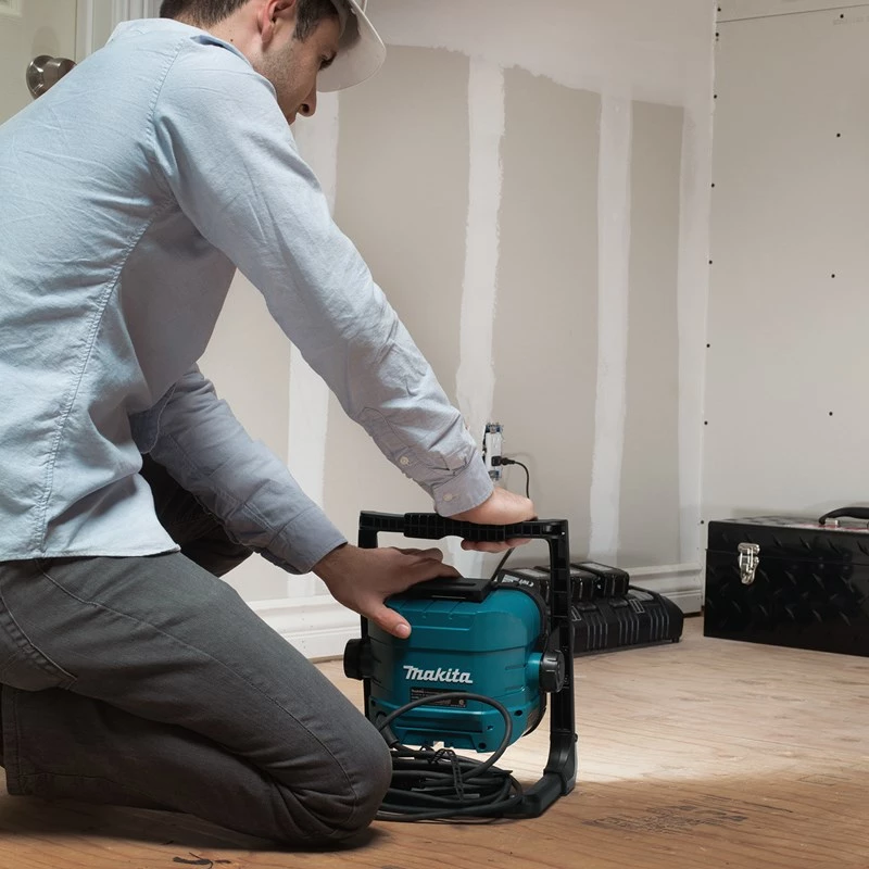 MAKITA LÂMPADA 18V/14,4V DEADML805 LED 1150lx/750lm +AC POWER