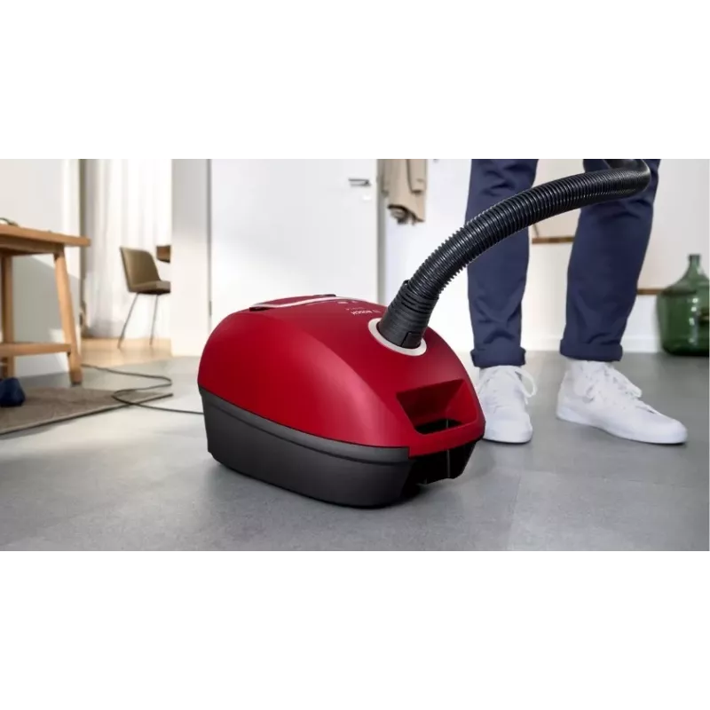 Aspirador de pó Bosch BGB 41RD3H — 600 W, saco de 4 l, filtro HEPA, raio de ação de 11 m, tubo telescópico, vermelho