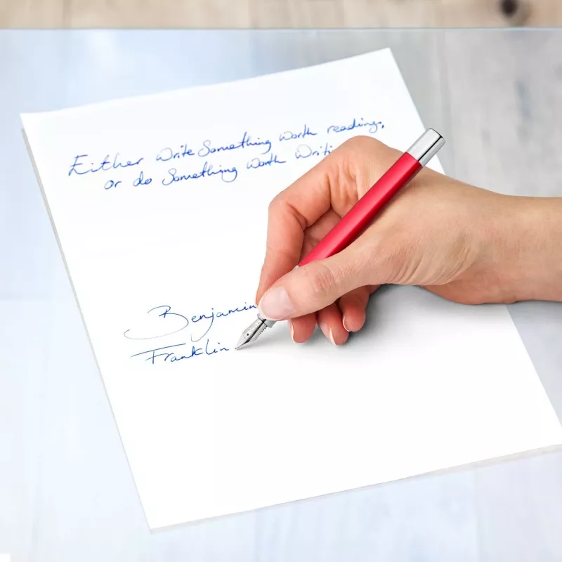 Caneta de tinta permanente Staedtler Triplus 474 vermelha