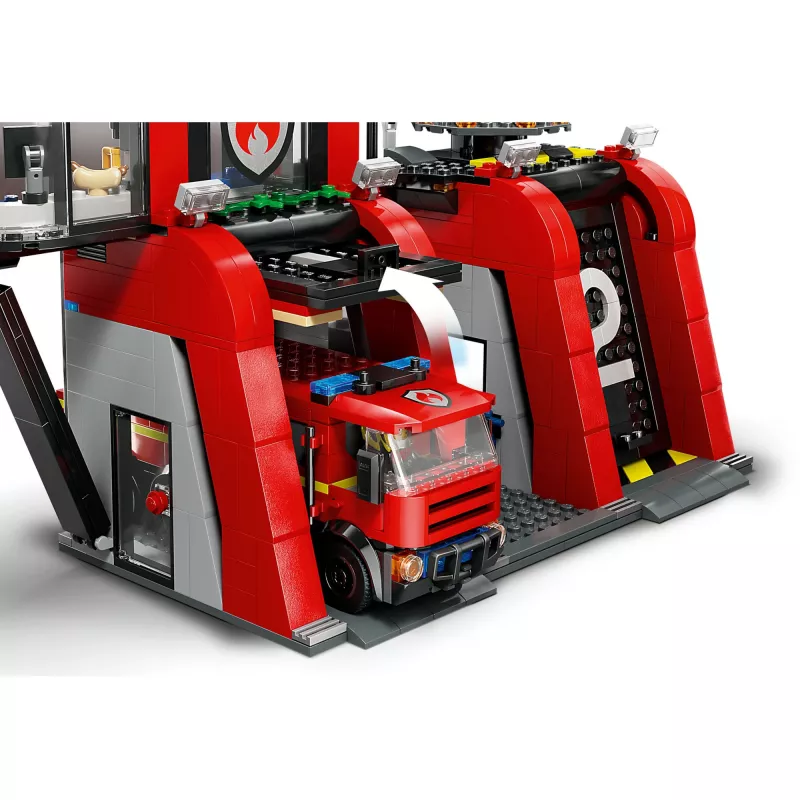 Brinquedo de construção LEGO City Quartel dos Bombeiros com veículo de escada giratória 60414 — 843 peças, 5 minifiguras, 220×320×140 mm