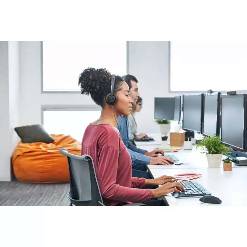 Sistema de videoconferência pessoal Logitech Zone Wired UC