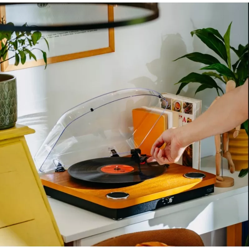 Adler AD 1914e gira-discos com USB, Bluetooth, 33 1/3 e 45 rpm, cápsula cerâmica, altifalantes integrados de 2x0,8 W, saída RCA