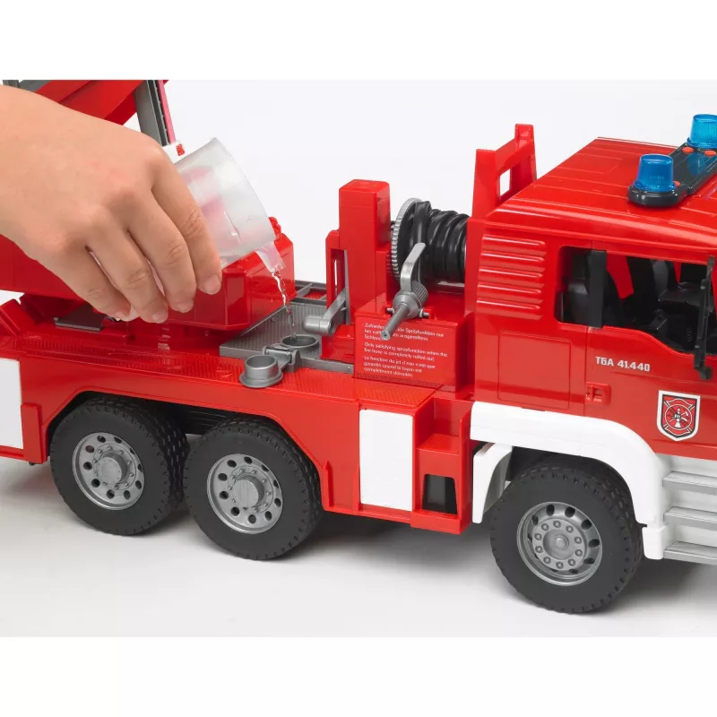 Veículo de bombeiros BRUDER MAN com escada orientável