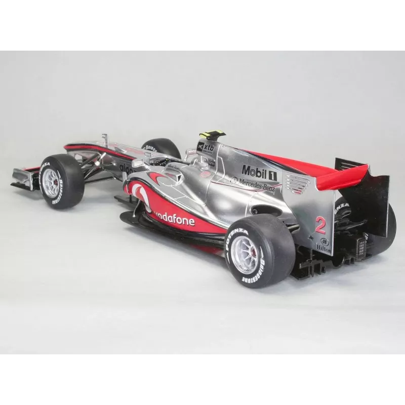 Maquete em plástico REVELL McLaren Mercedes MP4-25 Lewis Hamilton — escala 1:24