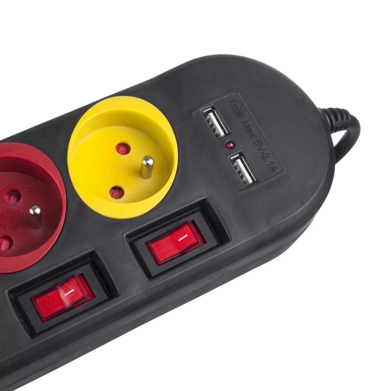 Extensão elétrica MACLEAN MCE229B — 4 tomadas AC, 2× USB-A, cabo de 1,5 m, 10 A, tipo F, interior, preto