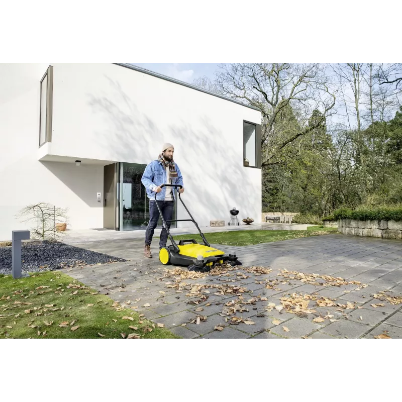 Vassoura mecânica Kärcher S 6 Twin preta, amarela