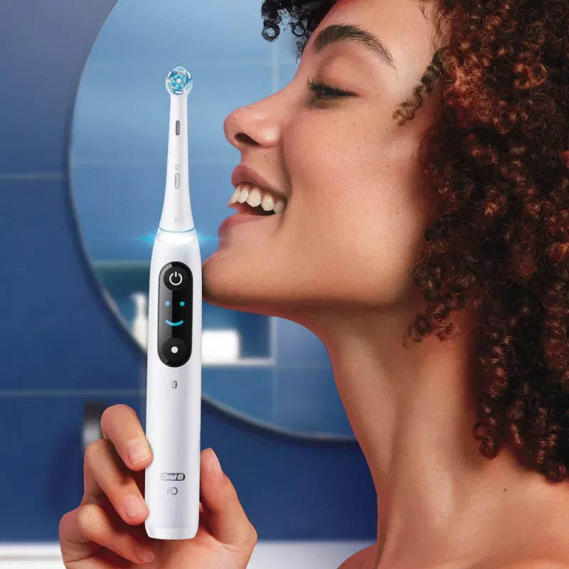 Escova de dentes elétrica Oral-B iO9 iOM9.1A1.1AD branca