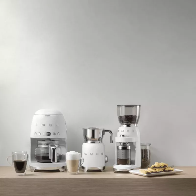 Máquina de café de filtro Smeg 1,4L DCF02WHEU Branco