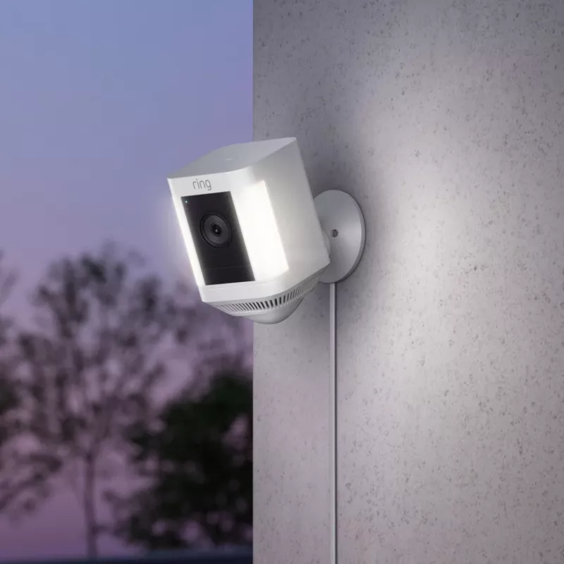 Câmara de vigilância de rede Ring Spotlight Cam Plus Plug-In para exterior