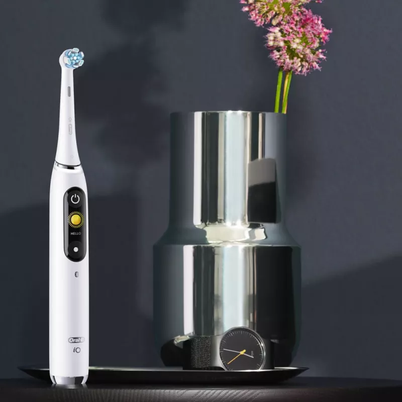 Escova de dentes elétrica Oral-B iO9 iOM9.1A1.1AD branca