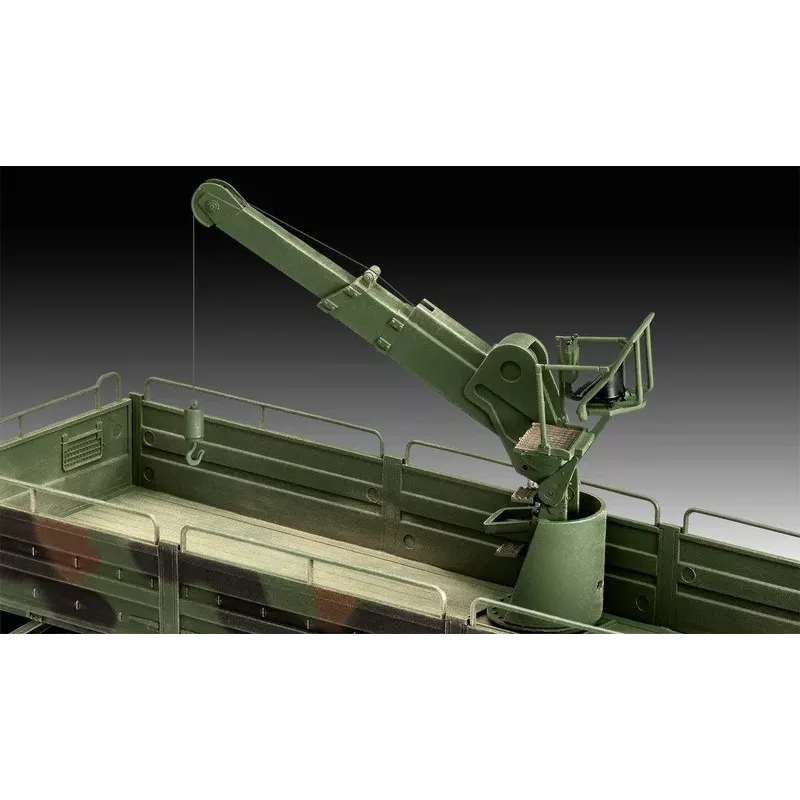 Maquete em plástico REVELL Man 10T Milgl 8x8 camião à escala 1/35