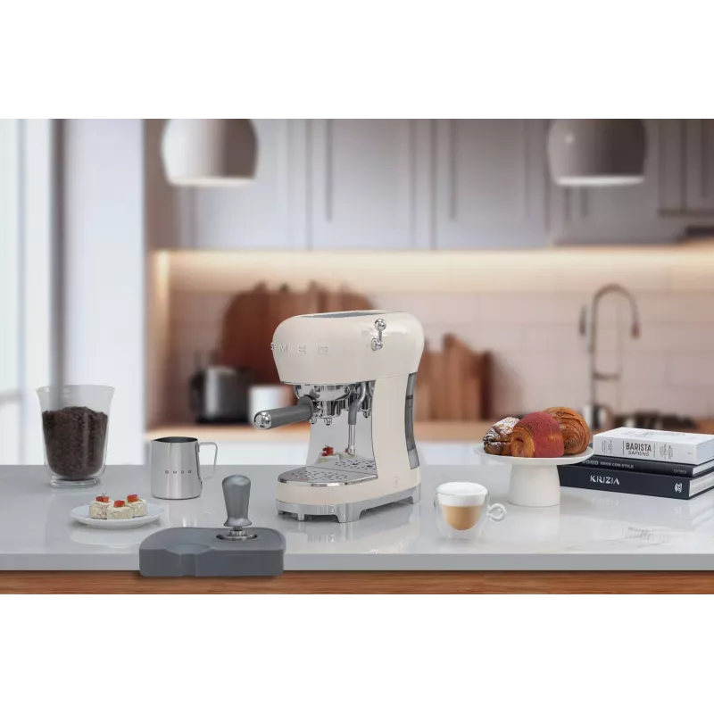 Máquina de café SMEG creme