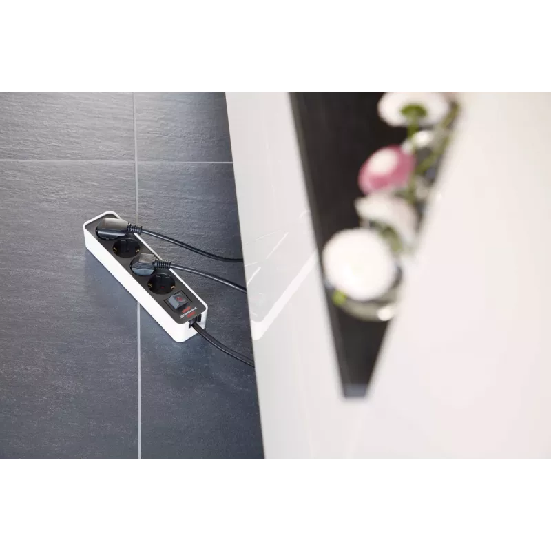 Régua de tomadas Brennenstuhl Ecolor 4 tomadas [superfície polida, cabo de 1,5 m, branco/preto]