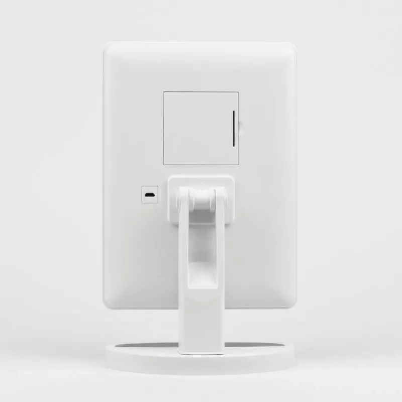 Espelho de maquilhagem de pé Girmi BE04 – retangular com ampliação 1x, LED branco, USB/4×AA, rotação 180°