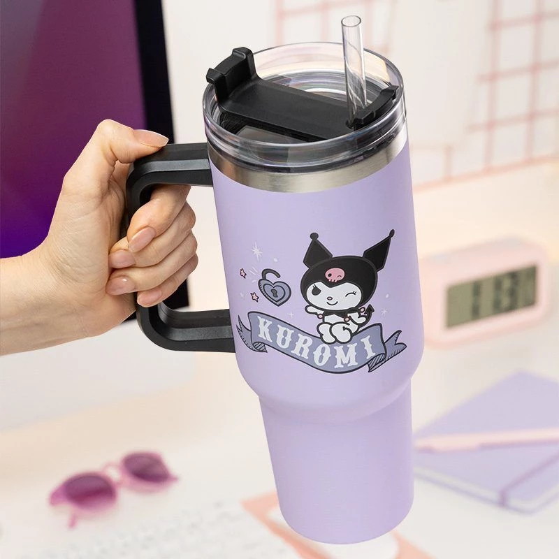 Copo isotérmico Paladone Hello Kitty Kuromi 900 ml com palhinha