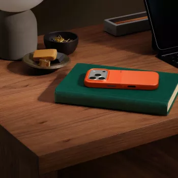 Capa Apple Beats iPhone 17 Pro Rugged Case MagSafe Camera Control laranja