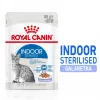 Comida húmida para gatos Royal Canin Indoor Sterilized 85 g saqueta — gatos adultos esterilizados de interior, sabor a aves, pack de 12 x 85 g
